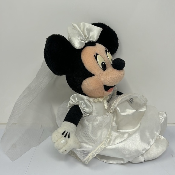 Disney MIMI with wedding dress and veil, size small - Picture 1 of 8